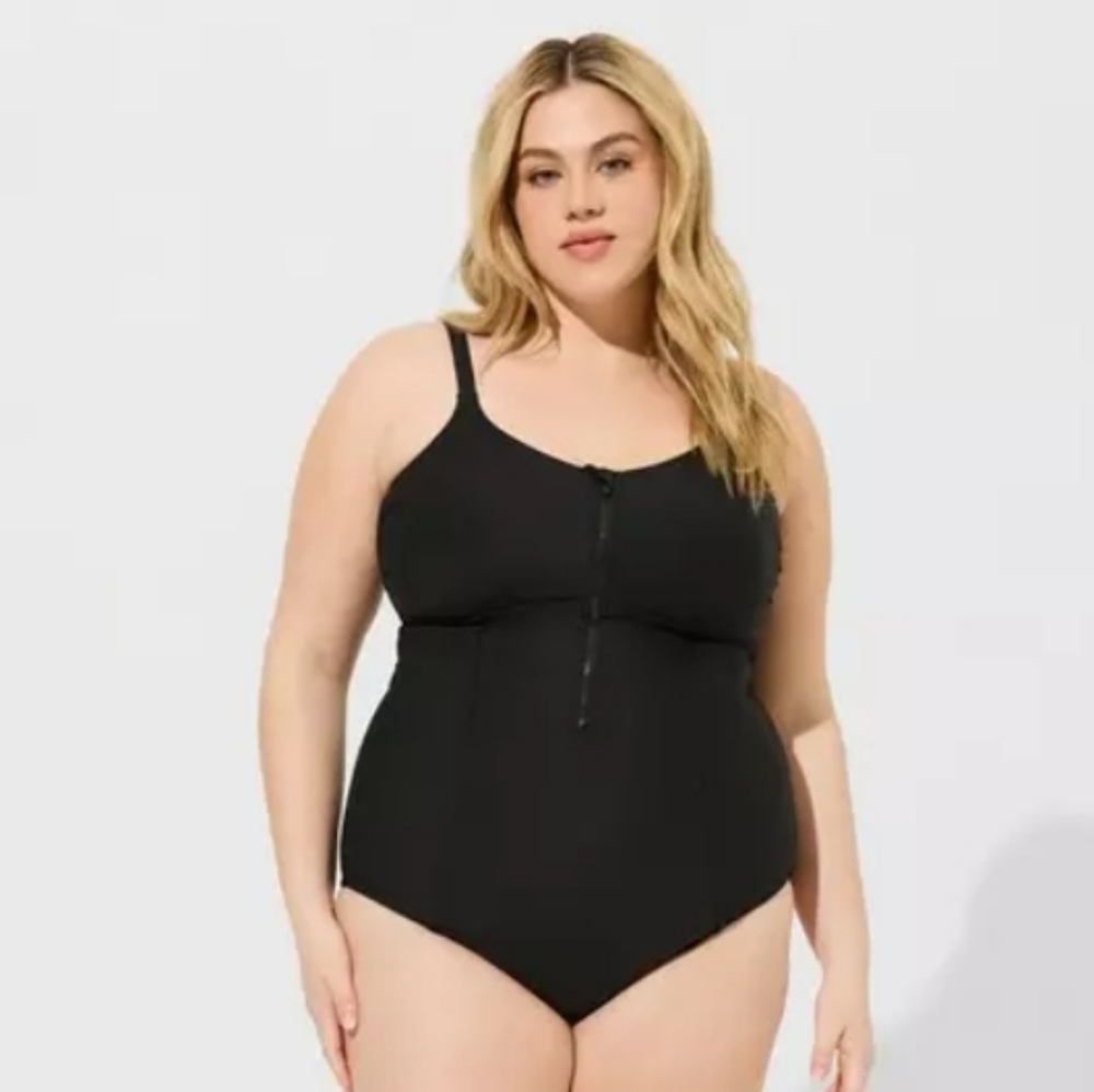 💖NWT Torrid Bathing Suit 4=(4X)    Black Nice Front & Back Detailing